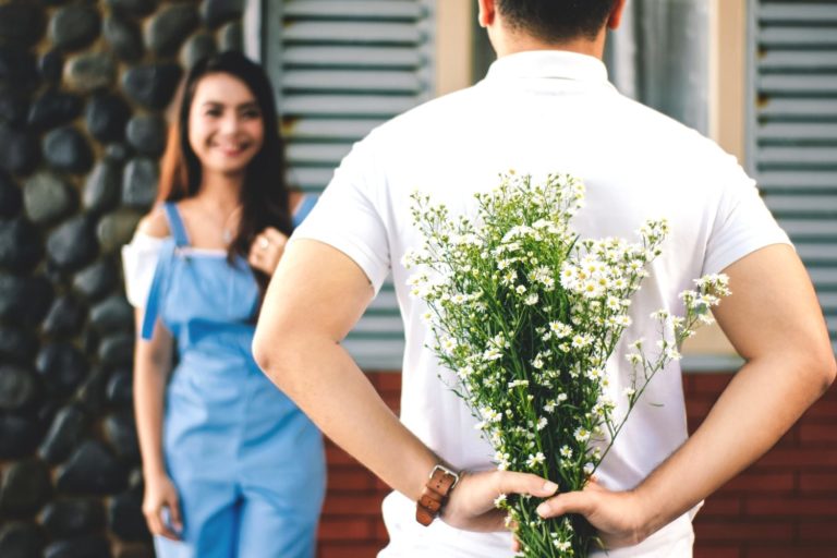 How to tell if a girl likes you