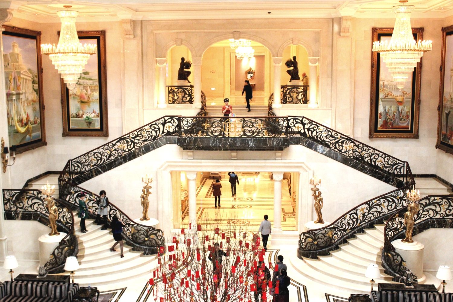 Difference Between a Hotel, Motel & Inn