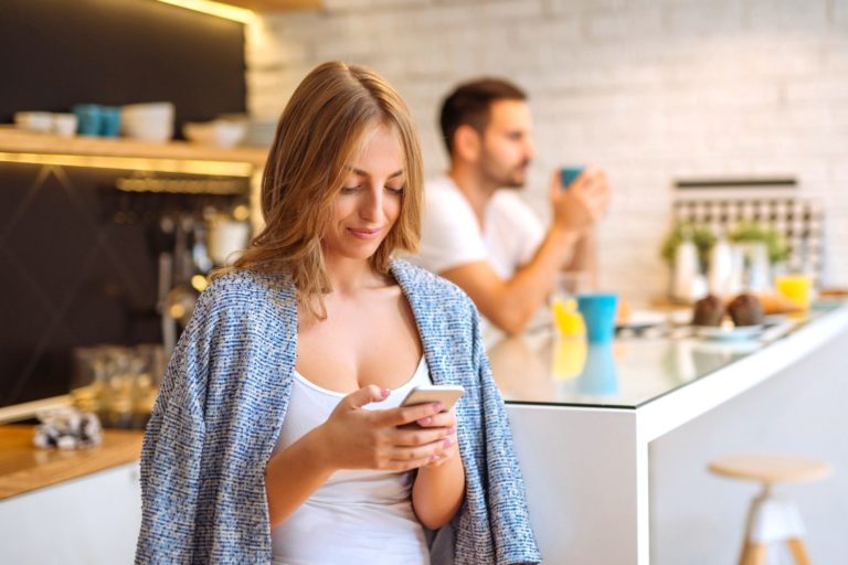 How Social Media Affects Relationships