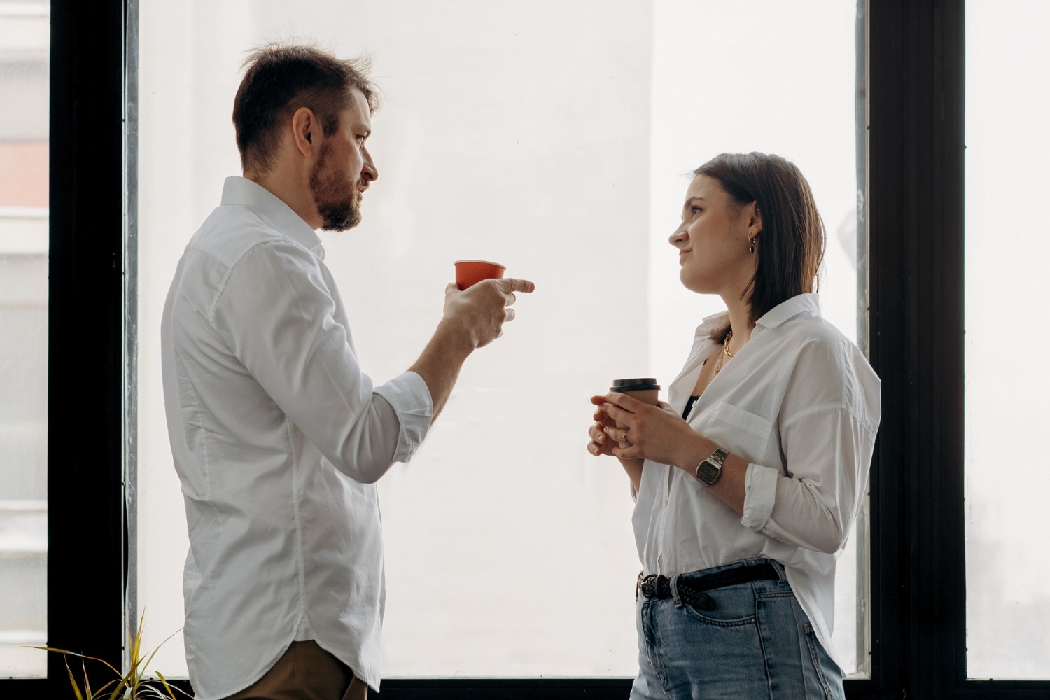 Signs Your Ex Is Pretending to Be Over You