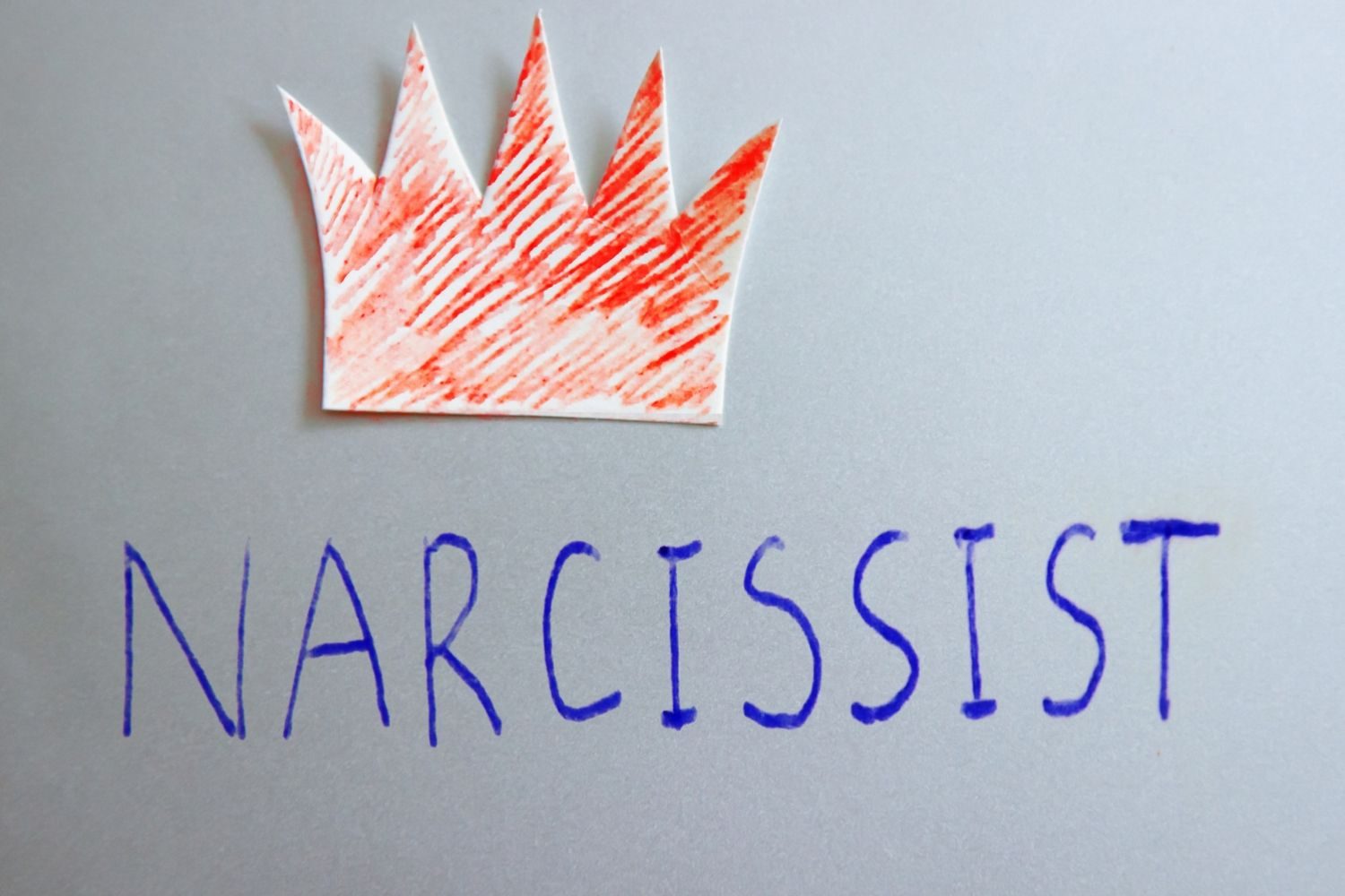 how to live with a narcissist