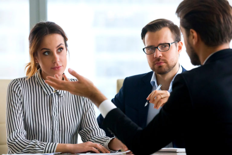 signs of an untrustworthy person