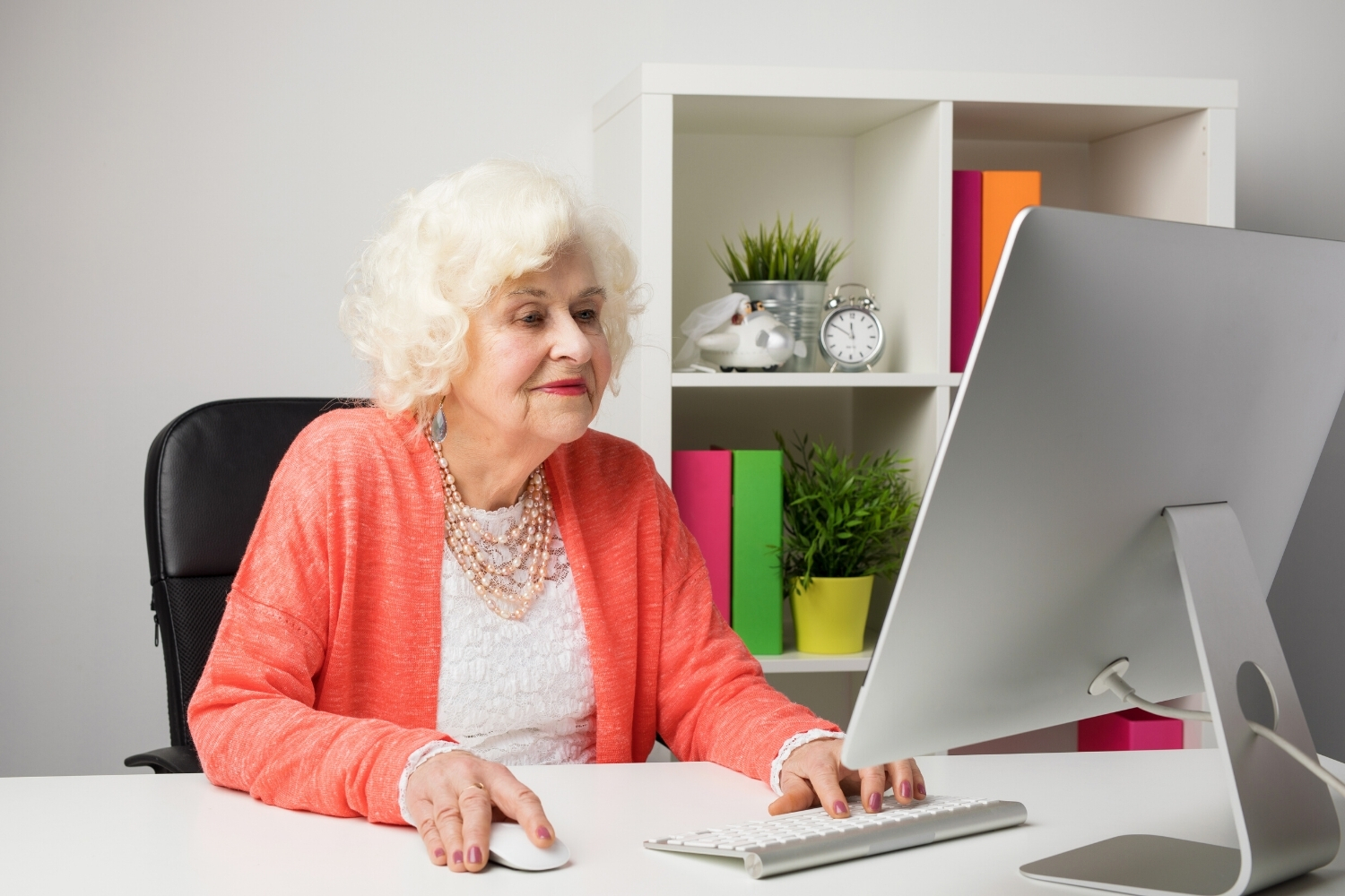 Common Mistakes Older Professionals Make When Applying for Remote Jobs