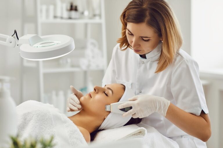 Dermatologist vs Esthetician - What Is the Difference?
