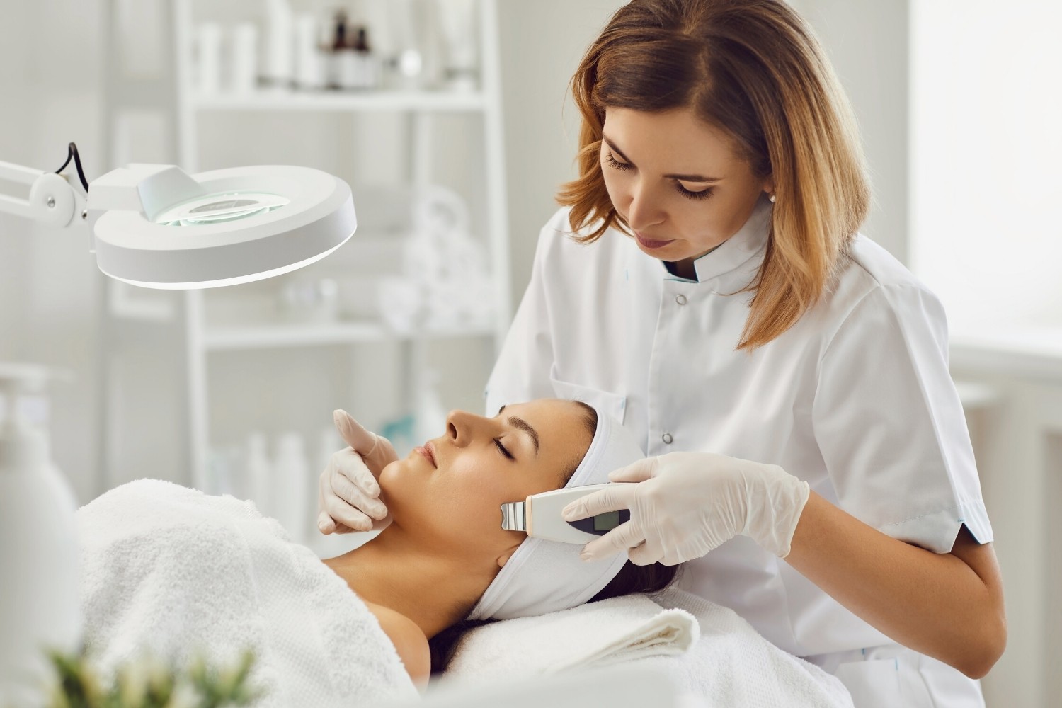 Dermatologist vs Esthetician - What Is the Difference?