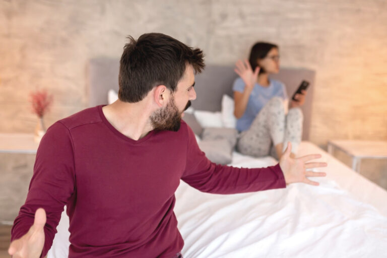 Signs of a Weak Man in a Relationship