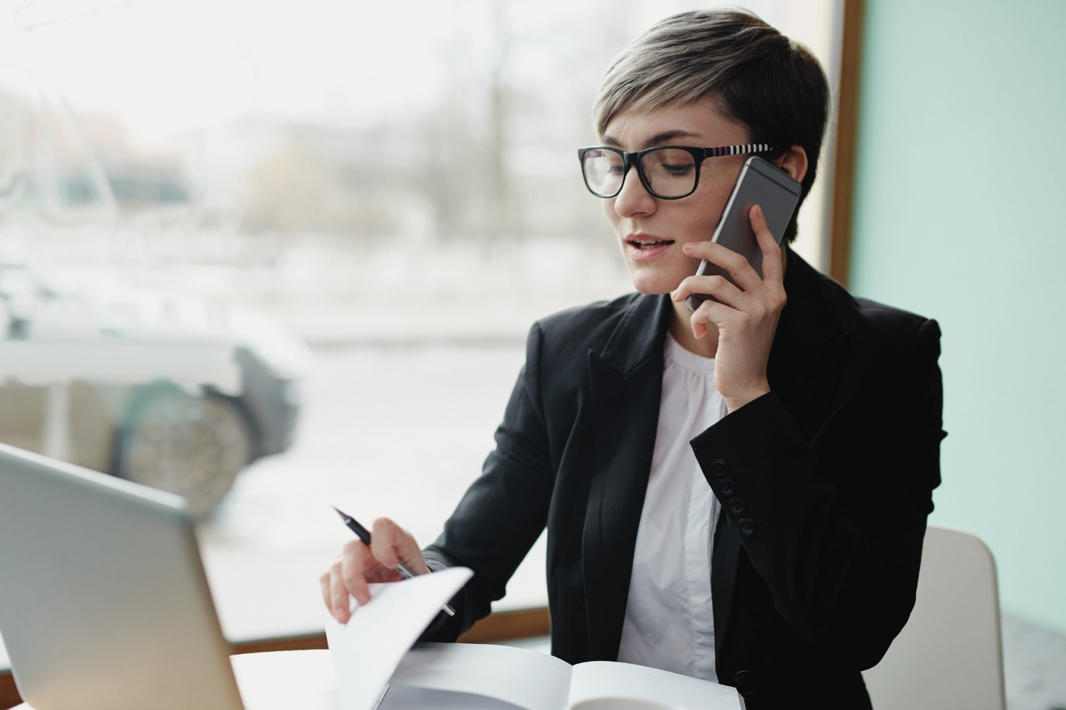 Who Calls Who for a Phone or Skype Interview