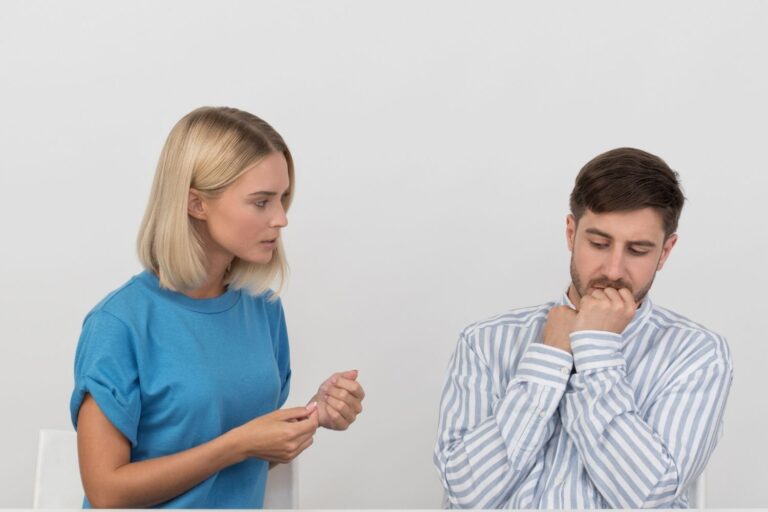 Signs She Doesn’t Love You Anymore