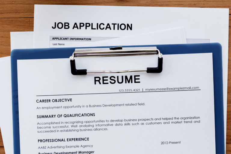 How Many References Should You Have On a Resume (With Tips)