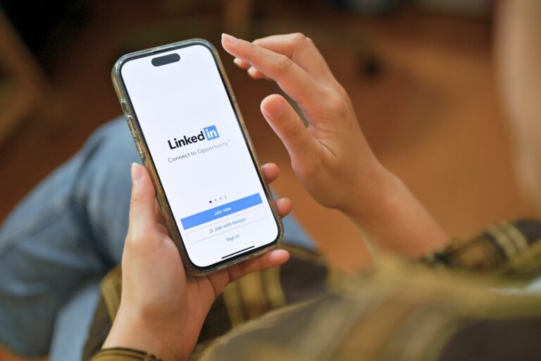 how to announce your new job on linkedin