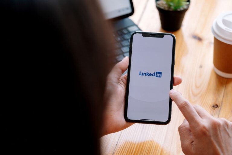 How to Respond to a Recruiter on LinkedIn