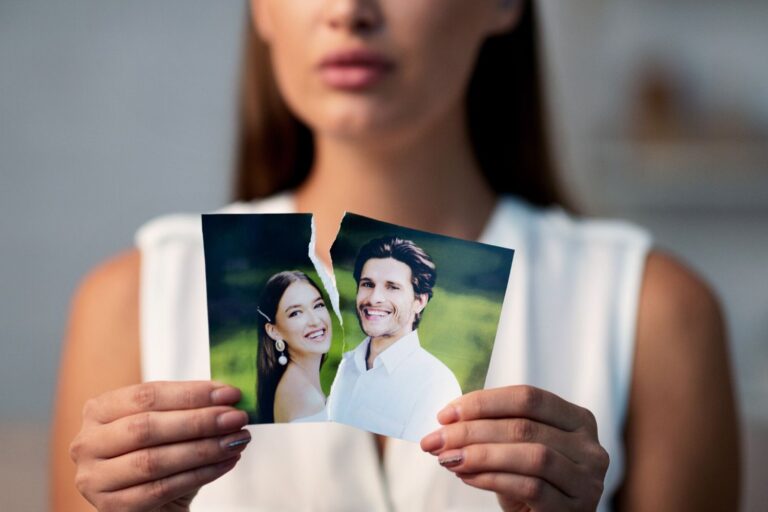 I Still Love My Ex. What Should I Do? (According to Experts)