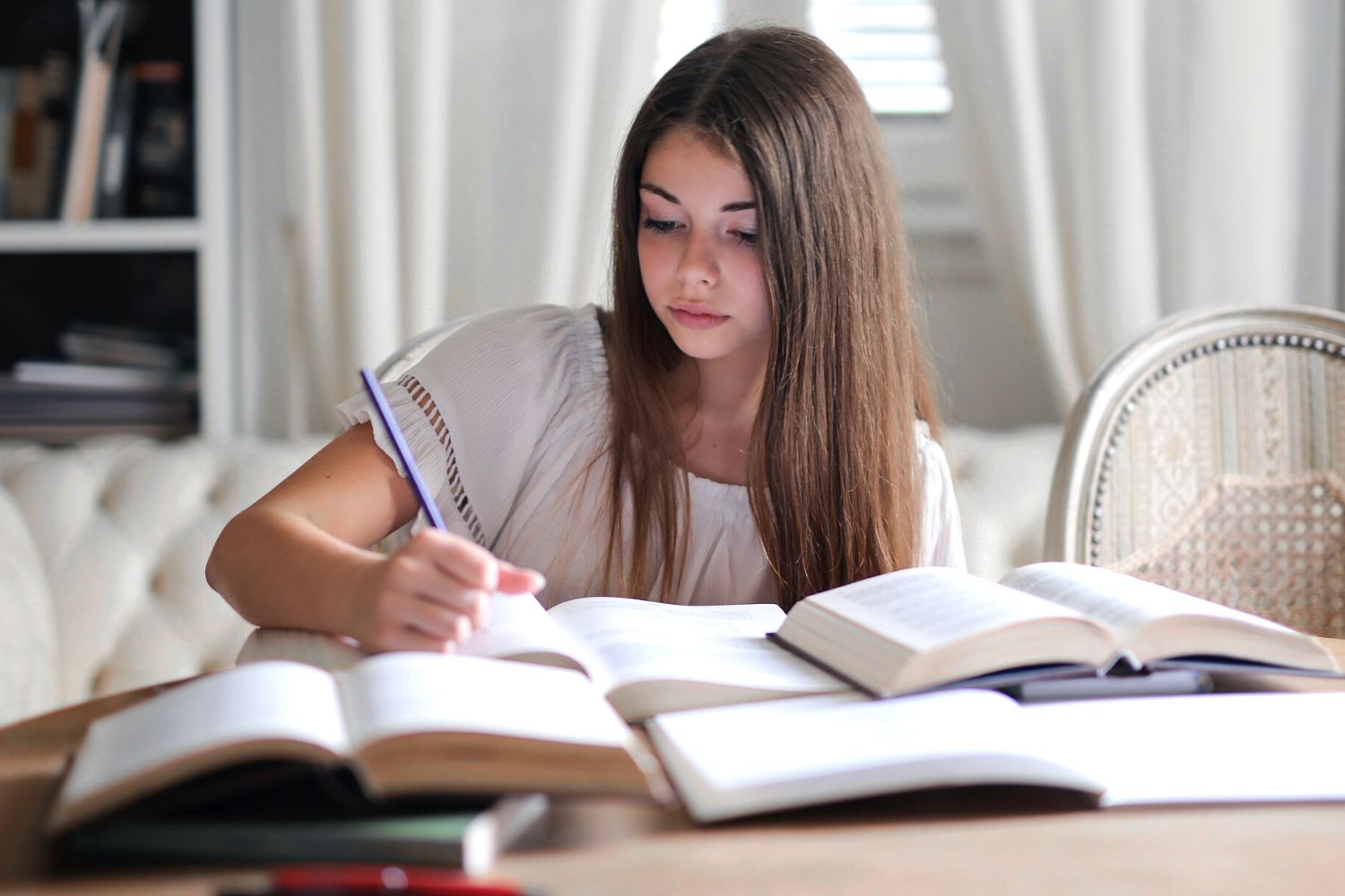 How to Study Effectively for Long Hours (And Avoid Distractions)