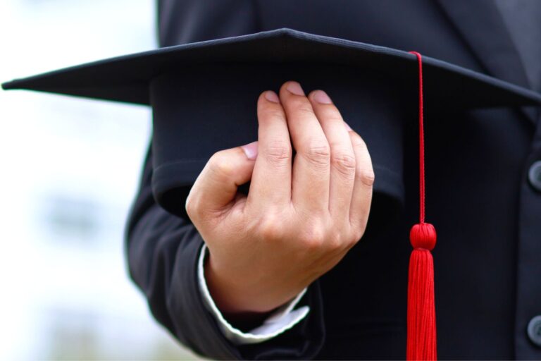 Should College Be Free? Pros and Cons