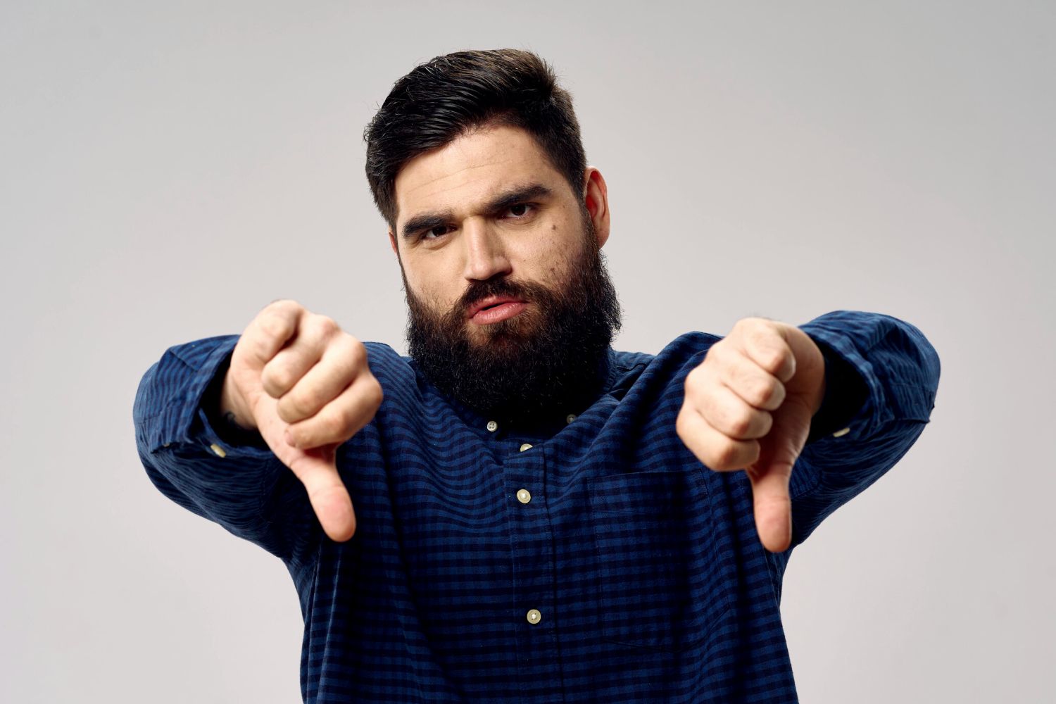 Signs of a Negative Person (According to Experts)