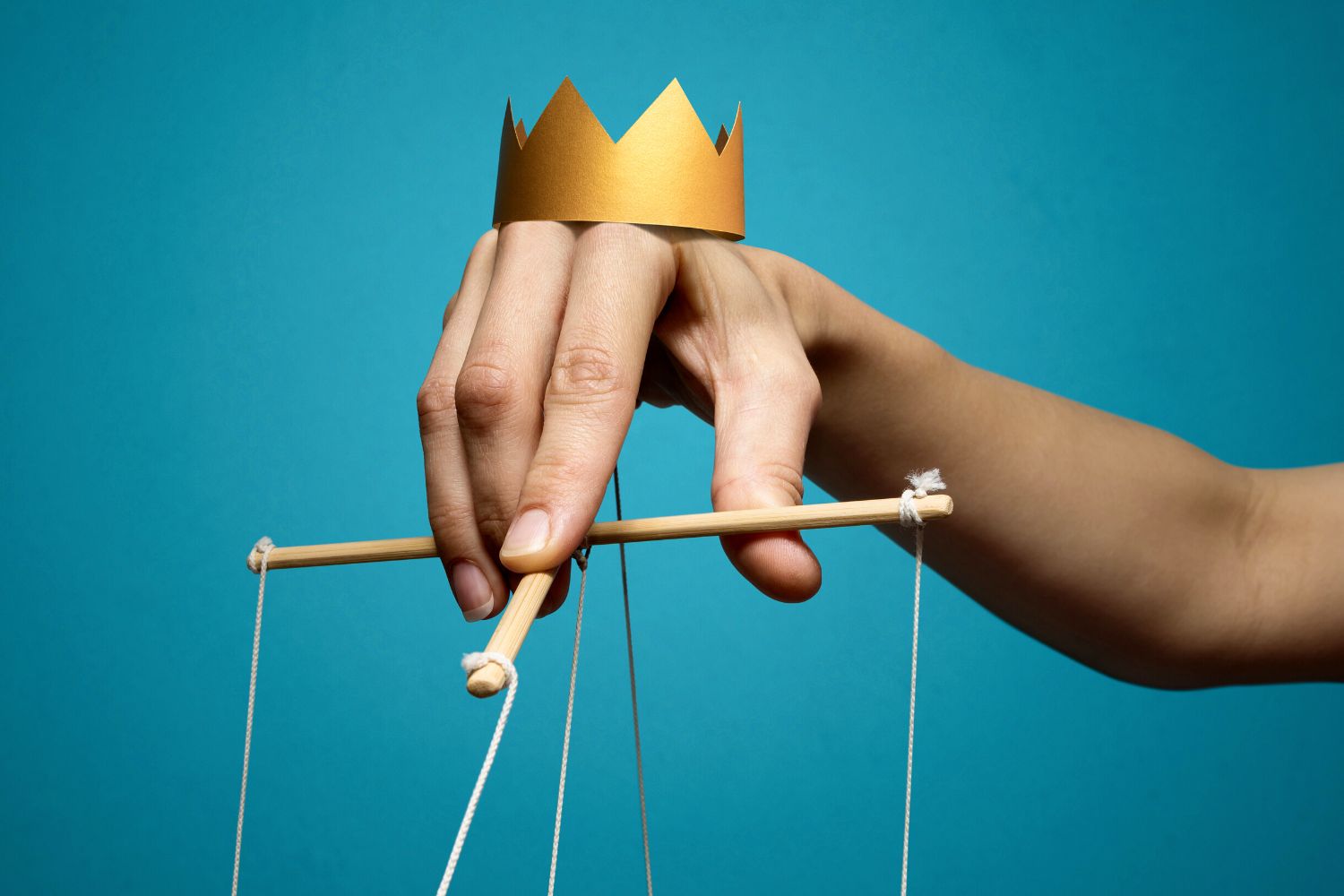 Signs Someone Is Manipulating You (According to Experts)