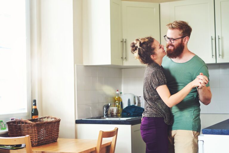 how to date an introvert when youre an extrovert