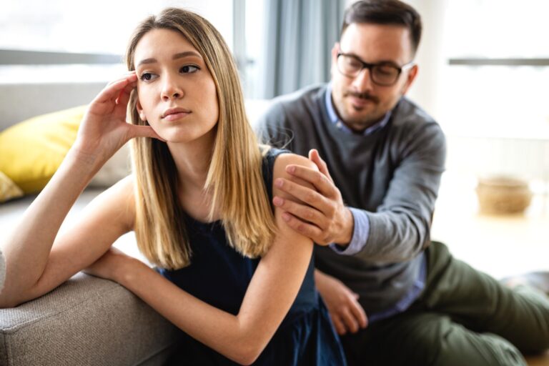 how to spot a liar in a relationship